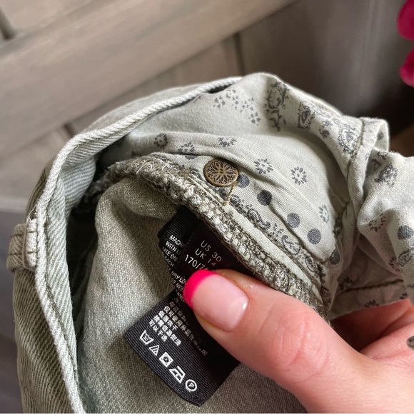 We The Free Sequoia Green Distressed Denim Shorts high rise size 30 100% Cotton - Picture 10 of 11